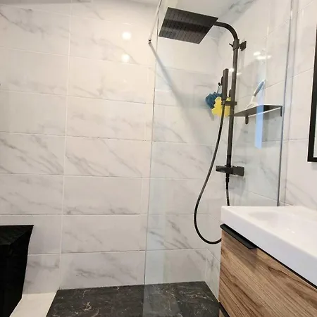 With Balcony - Sea View شقة كالكاتوكجيو