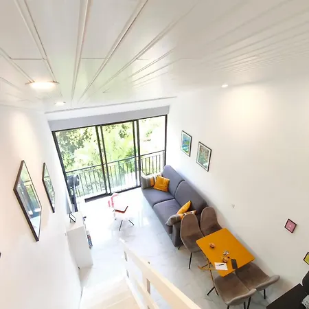 With Balcony - Sea View شقة كالكاتوكجيو