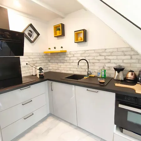 With Balcony - Sea View شقة