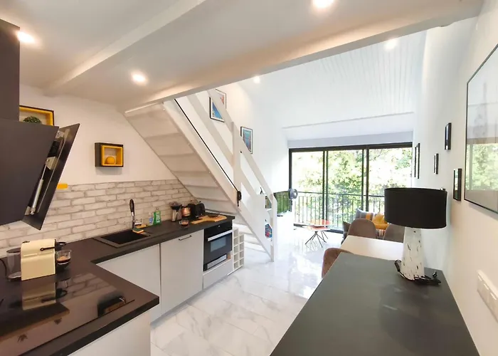 Apartment With Balcony - Sea View